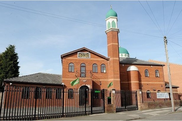 مسجد في إنجلترا يستضيف  دورة لتعليم المعارف الاسلامية بالانكليزية