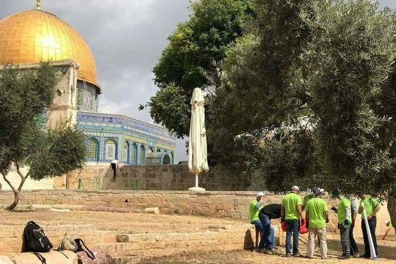 أعمال تطوعية في المسجد الأقصى استعداداً لشهر رمضان