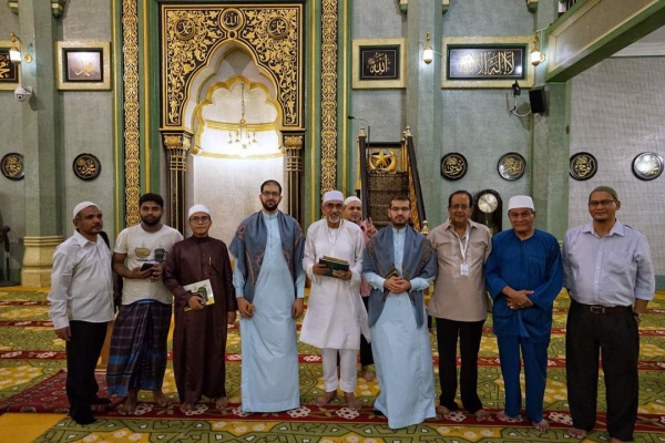 بالصور..أكبر المساجد في سنغافورة تفتح أبوابها أمام وفد العتبة الحسينية لإقامة المحافل القرآنية