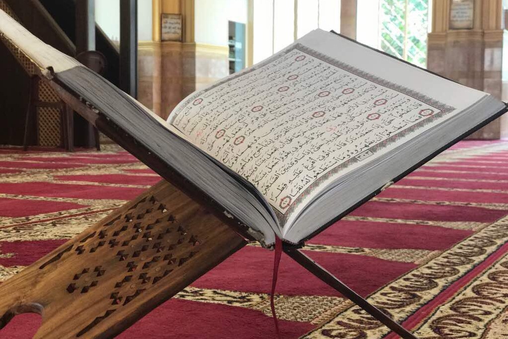 إسلامية دبي توزع 8 آلاف مصحف في لبنان