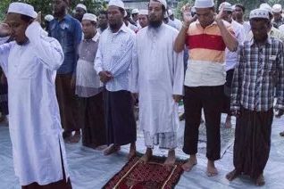 ميانمار تقاضي مسلمين صلوا في الشارع