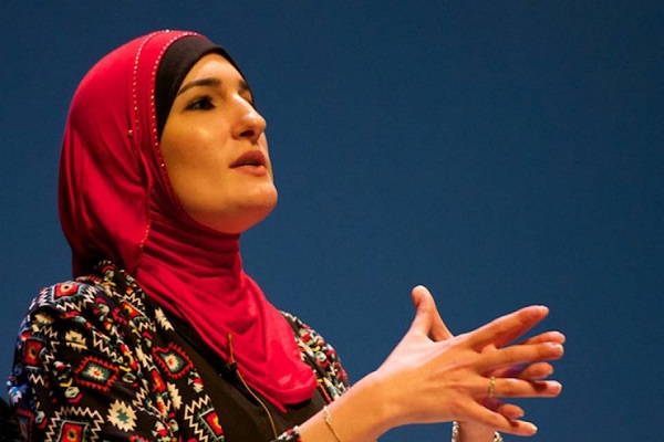 استنكار ناشطة أمريكية مسلمة لحملة تزييف وتشويه صورتها