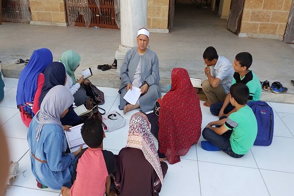 إقبال كثيف على حلقات تحفيظ القرآن بالجامع الأزهر