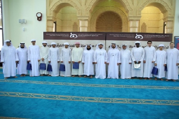 «إسلامية دبي» تحتفل بتخرج 10 حفّاظ للقرآن الكريم