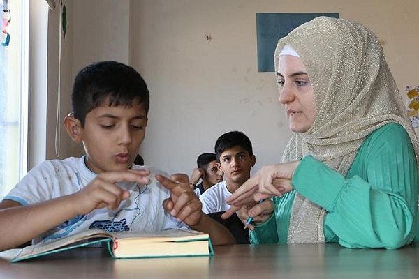 تعلیم فئة الصم فی ترکیا القرآان بلغة الإشارة