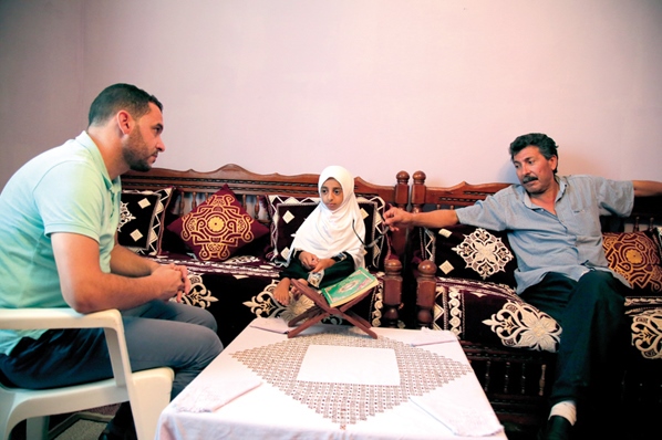 أسماء بتقة تحفظ القرآن الكريم سماعا من التلفزيون