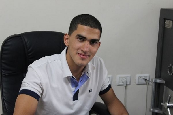 بماذا رد الفائز بالمرتبة الأولى في حفظ القرآن على المنسق!