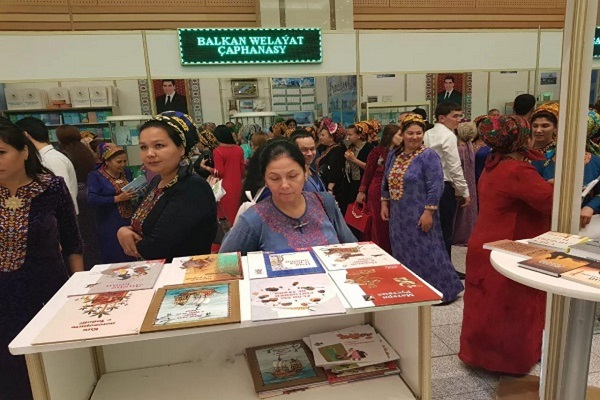 معرض ترکمانستان للکتاب یعرض کتب قرآنیة