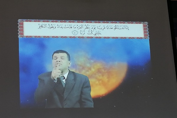 بالصور/ جمعية المحافظة على القرآن الكريم توزع تفسير القرآن الكريم بلغة الإشارة للصم والبكم