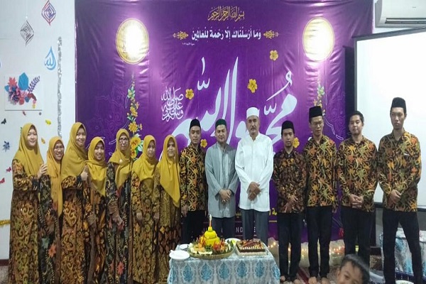 تنافس أكثر من 40 طالباً وطالبةً في مسابقة قرآنية بإندونيسيا