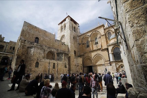 كنيسة القيامة في القدس تفتح أبوابها بعد إغلاقها ثلاثة أيام