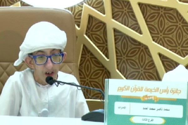 أحمد يتحدى إعاقته بحفظ 23 جزءا من القرآن الكريم