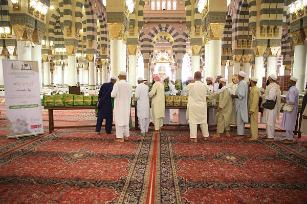 توزیع 35 ألف مصحف في العشر الأولى من رمضان فی المسجد النبوی