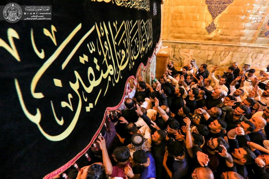 بالصور: مئات الآلاف يتوافدون إلى حرم الامام علي(ع) لإحياء ليلة شهادته