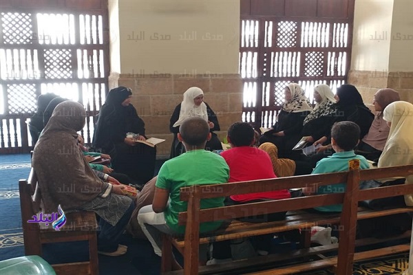 بالصور...حلقات نسوية لتحفيظ القرآن بالجامع الأزهر