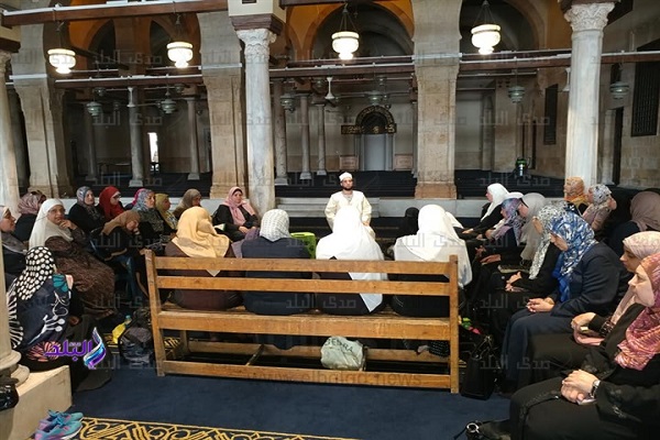 بالصور...حلقات نسوية لتحفيظ القرآن بالجامع الأزهر