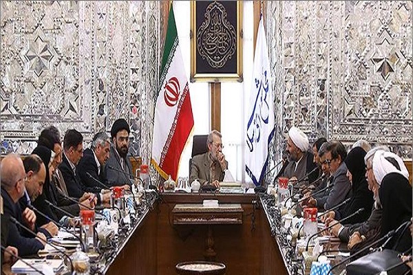 رئیس البرلمان الإیرانی یؤکد ضرورة تحفیظ القرآن للطلاب