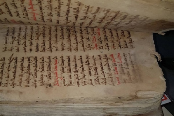 احباط عملية بيع انجيل اثري عمره 900 عام في نينوى