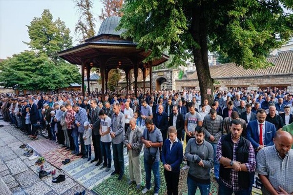 مساجد البلقان وأفغانستان وروسيا تعج بالمصلين في الأضحى مساجد البلقان وأفغانستان وروسيا تعج بالمصلين في الأضحى