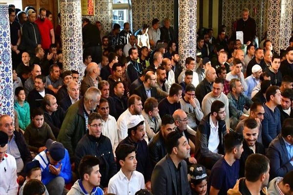 مساجد البلقان وأفغانستان وروسيا تعج بالمصلين في الأضحى مساجد البلقان وأفغانستان وروسيا تعج بالمصلين في الأضحى
