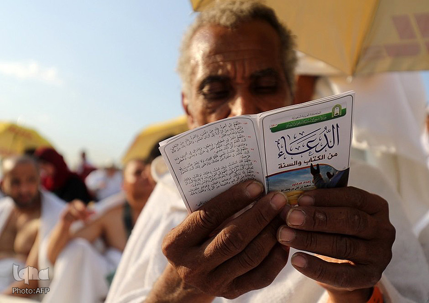 توافد ضيوف الرحمن على صعيد عرفات