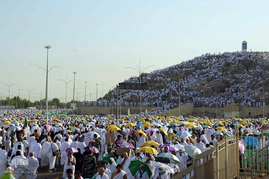 توافد ضيوف الرحمن على صعيد عرفات