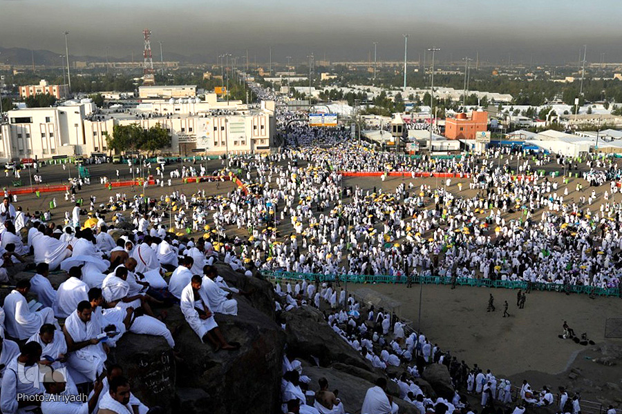 توافد ضيوف الرحمن على صعيد عرفات