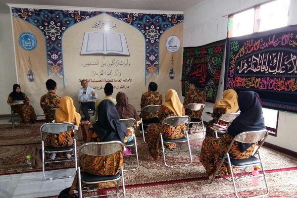 دار القران الكريم (فرع اندونيسيا) تضع برنامجاً لحفظ القران الكريم بختص بمعلميها