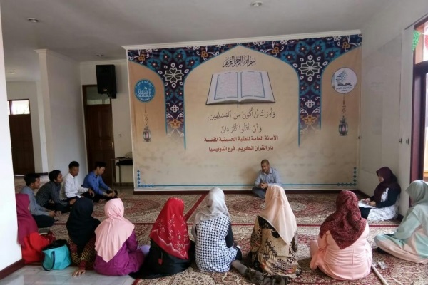 دار القران الكريم (فرع اندونيسيا) تضع برنامجاً لحفظ القران الكريم بختص بمعلميها