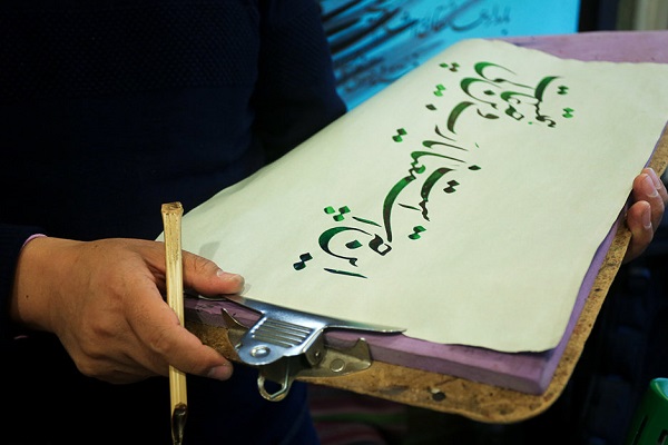 حُسن القراءة یدعم الخطاط في کتابته للقرآن