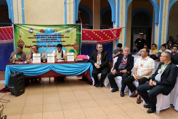 مسابقة لتلاوة القرآن في المسجد الأزرق بالفلبين