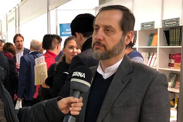 عرض کتب إسلامیة جدیدة فی معرض موسکو