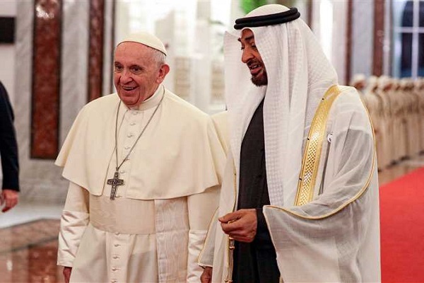 بالصور.. استقبال رسمي للبابا فرنسيس بالقصر الرئاسي في أبوظبي
