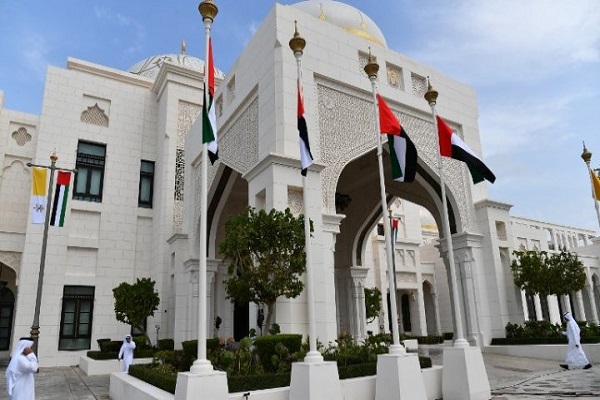 بالصور.. استقبال رسمي للبابا فرنسيس بالقصر الرئاسي في أبوظبي