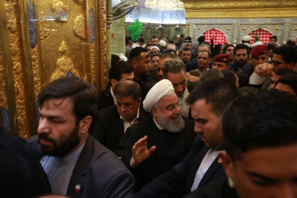 روحاني يتشرف بزيارة مرقد الإمام علي {ع} وبعدها يلتقي المرجع الأعلى