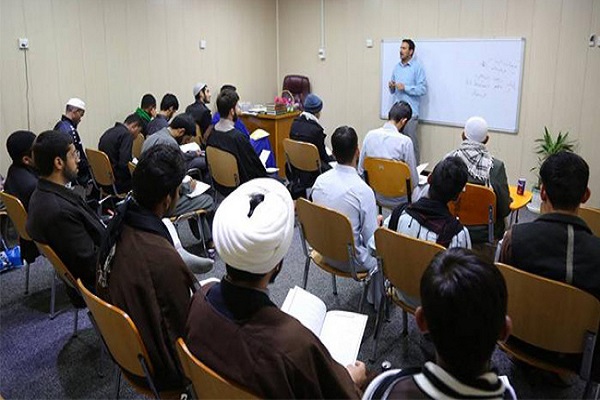 العتبة العلوية المقدسة تطلق دورة قرآنية خاصة بطلبة العلوم الدينية الأجانب