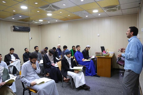 العتبة العلوية المقدسة تطلق دورة قرآنية خاصة بطلبة العلوم الدينية الأجانب