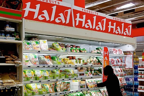 مسلمو روسيا يحيون شعائرهم الدینیة في غایة الأمن والهدوء