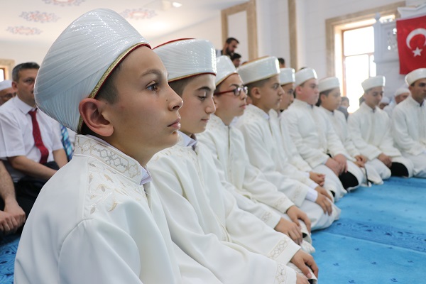 بالصور.. تخريج مجموعة من حفظة القرآن في 