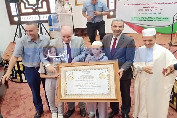 بالصور.. بلمهدي يكرم “فرسان القرآن”