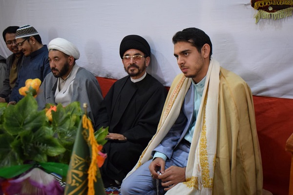 قارئ إیراني یحیي أمسیة قرآنیة في الهند + صور