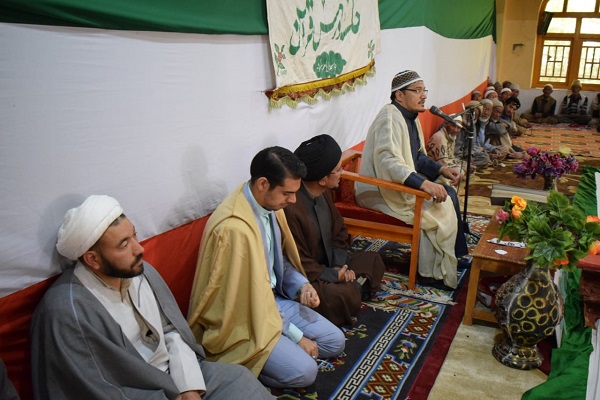 قارئ إیراني یحیي أمسیة قرآنیة في الهند + صور