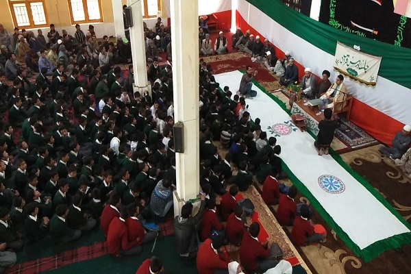 قارئ إیراني یحیي أمسیة قرآنیة في الهند + صور