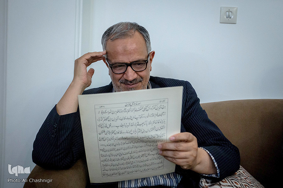 خطاط إیراني یروی قصة خطّه لثالث مصحف کتبه