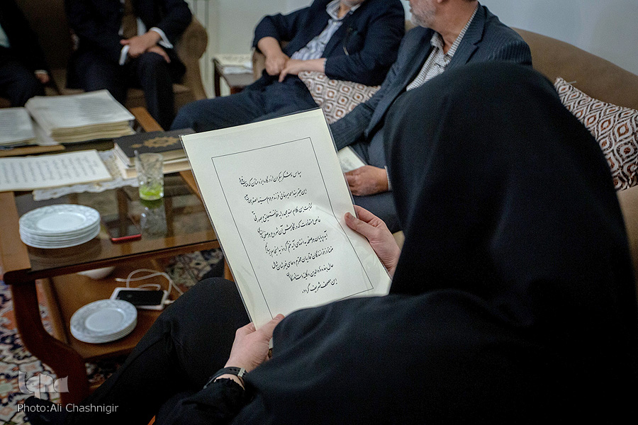 خطاط إیراني یروی قصة خطّه لثالث مصحف کتبه