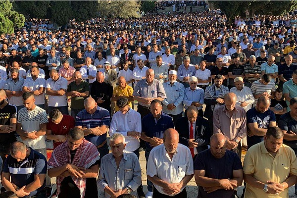 آلاف الفلسطينيين أدوا صلاة العيد في المسجدالأقصی