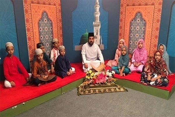 تعلیم القرآن والأخلاق فی المدرسة الإیرانیة فی بنغلادیش