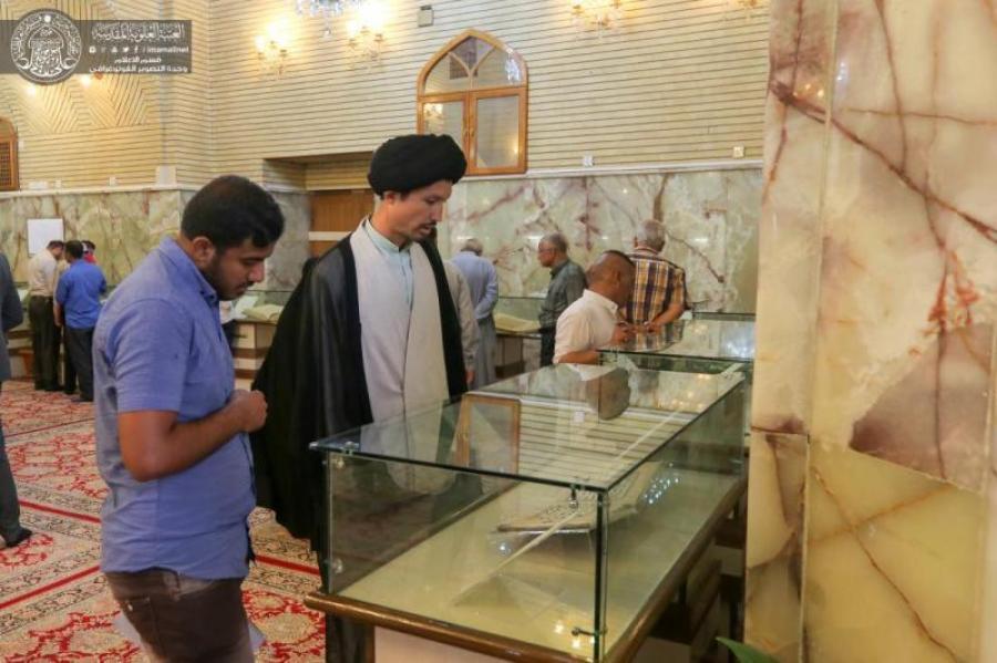بالصور...العتبة العلوية تعرض مخطوطة نادرة للمصحف بخطّ الامام علي(ع)