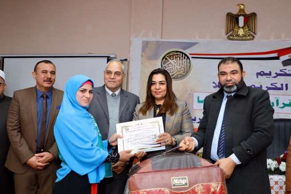 مصر: حفل تكريم ٣٢٠ من حفظة القرآن الكريم كاملاً في دمياط مصر: حفل تكريم ٣٢٠ من حفظة القرآن الكريم كاملاً في دمياط