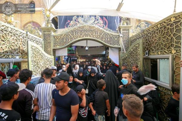 بالصور .. مرقد أمير المؤمنين (ع) يحتضن جموع المعزين بذكرى رحيل النبي الكريم(ص)